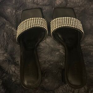 Priced low! 📣BOGO free any closet item equal/less value Rhinestone block heel